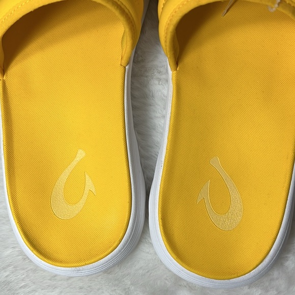 OLUKAI Slide Mens Size‎ 10 Komo New NWOT Yellow Hibiscus Slip On Comfort Travel - Picture 3 of 13